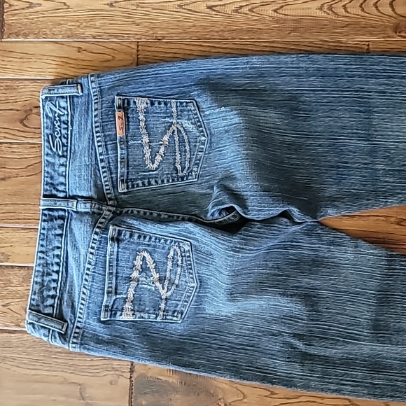 Like New Seven7 Boyfriend Jeans - Picture 6 of 7